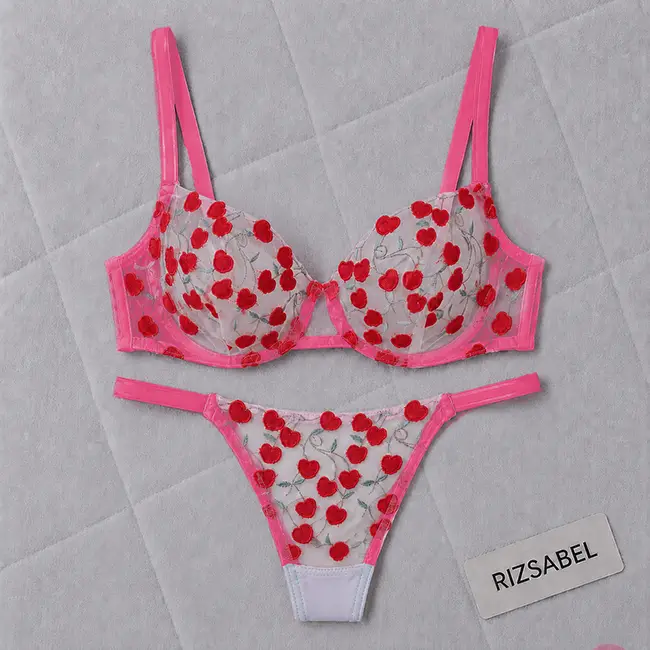 ست شورت و سوتین توری چری صورتی